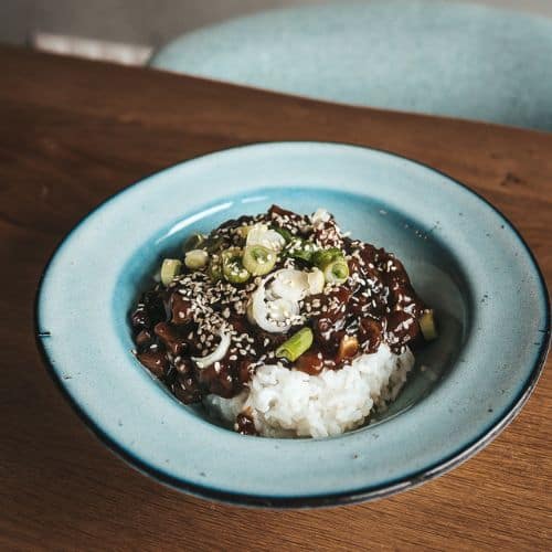 Jak připravit seitan: Dokonalý asijský recept s rýží do 30 minut.