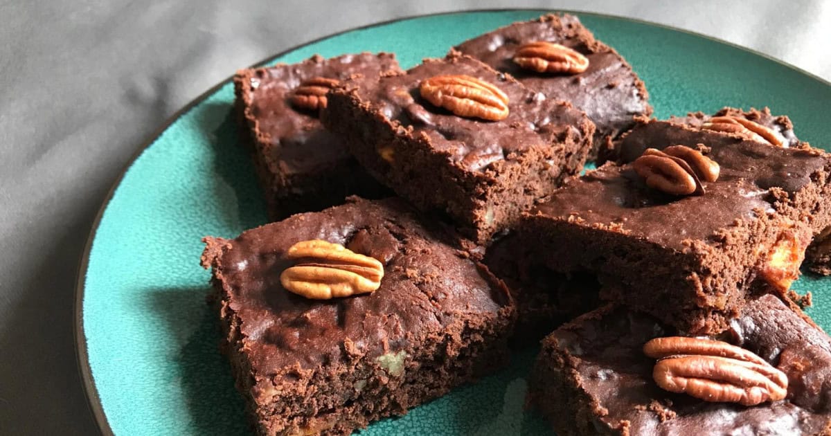 Recept: Zdravé vláčne banánové brownies s mangom