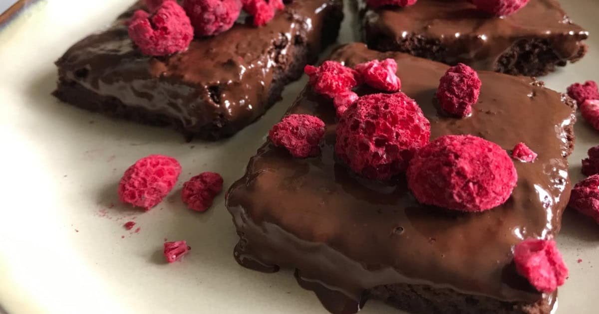 Recept: Najlepšie čokoládové brownies s lyofilizovaným ovocím