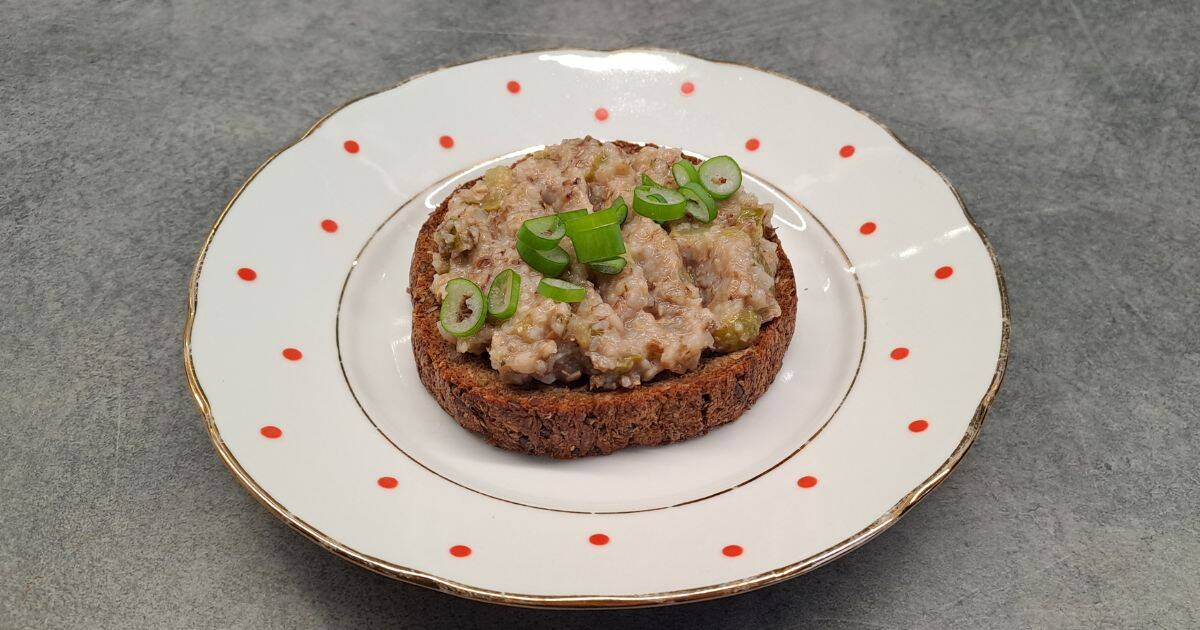 Recept: Falošná škvarková nátierka z pohánky - Ochutnej Ořech