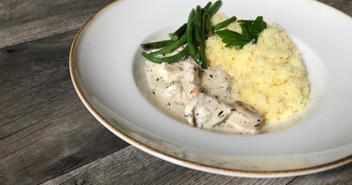 Recept: Kuskus s kuracím mäsom v smotanovej omáčke