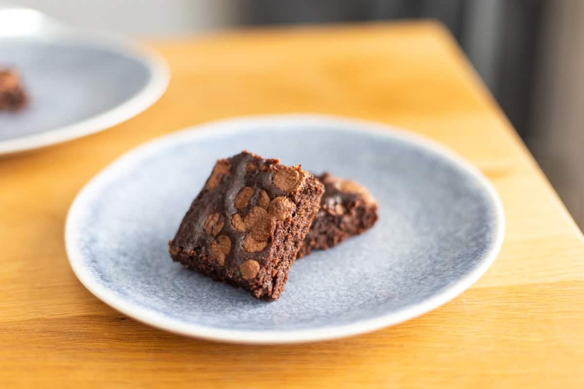 Proteínové brownies z quinoy a banánu (vegánske)