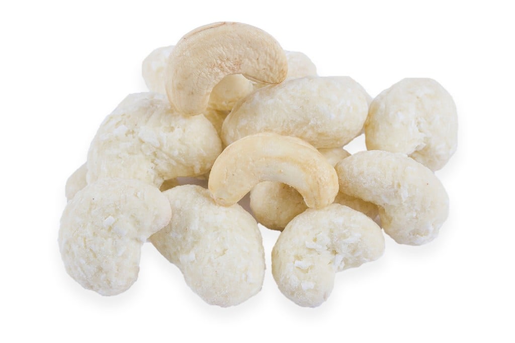 Kešu v bielej čokoláde s kokosom