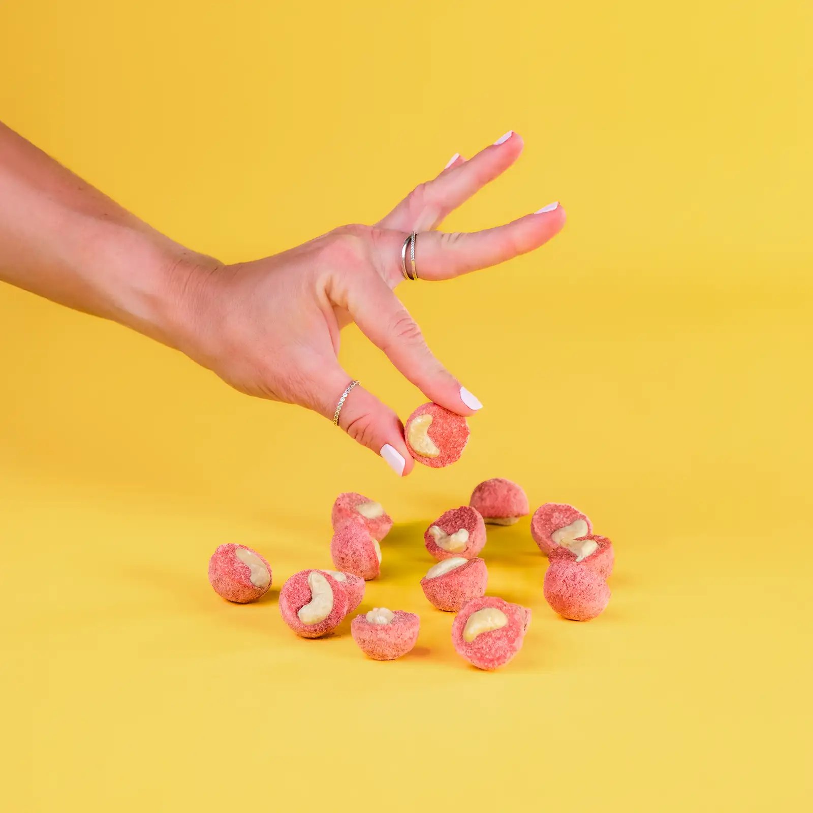 Zmrzlinový kopček jahoda a kešu