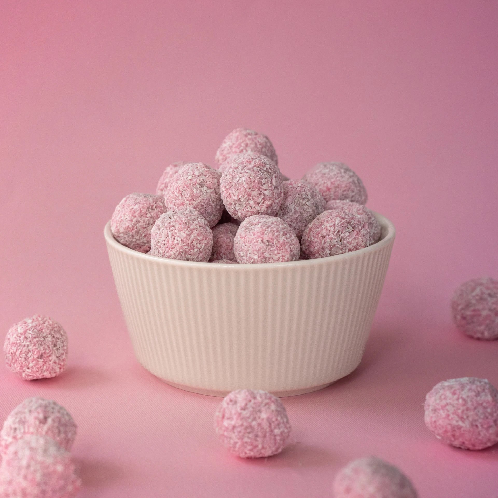 Jablkové guličky s jahodovou polevou dóza