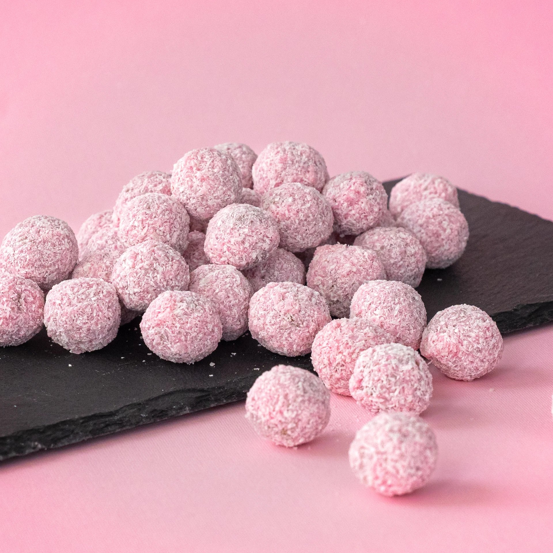 Jablkové guličky s jahodovou polevou dóza