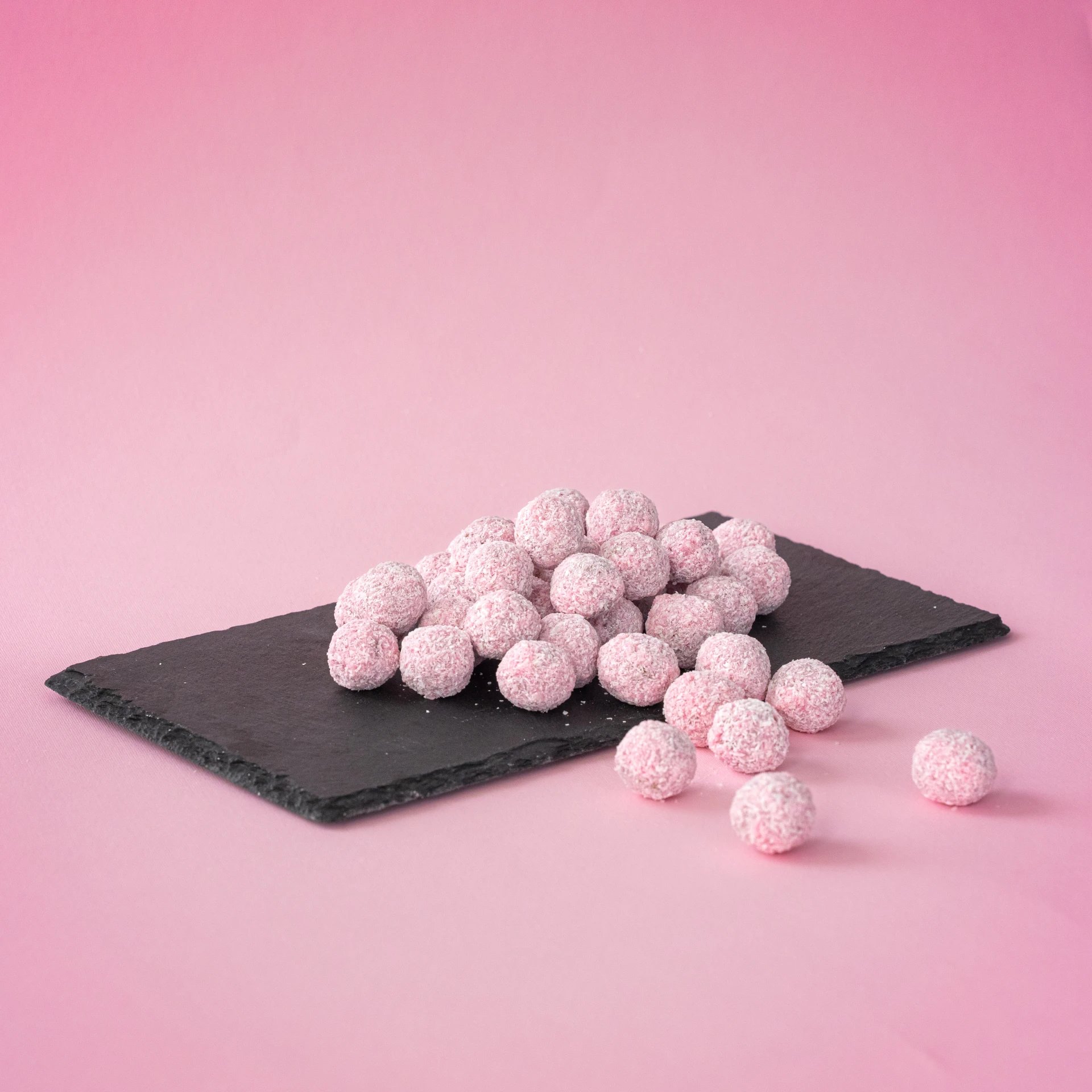 Jablkové guličky s jahodovou polevou dóza